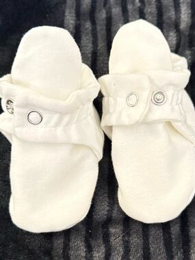 Baby Soft White Cotton Crib Shoes(ro+me)